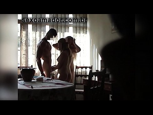 ❤️ Els amics sexuals conviden un home gegant i un trio amb ell ❌ Porno al ca.hentaiser.ru ️❤
