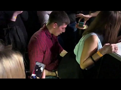 ❤️ Sexe real en una discoteca russa. Noia russa de 18 anys a l'anus i la vagina follada en una discoteca ❌ Porno al ca.hentaiser.ru ️❤