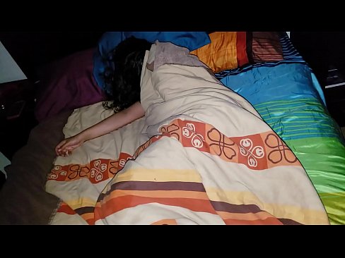 ❤️ El fillastre renya la seva jove madrastra mentre dorm. ❌ Porno al ca.hentaiser.ru ️❤