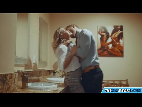 ❤️ Quan una rossa tetona et sedueix en un lavabo públic ❌ Porno al ca.hentaiser.ru ️❤